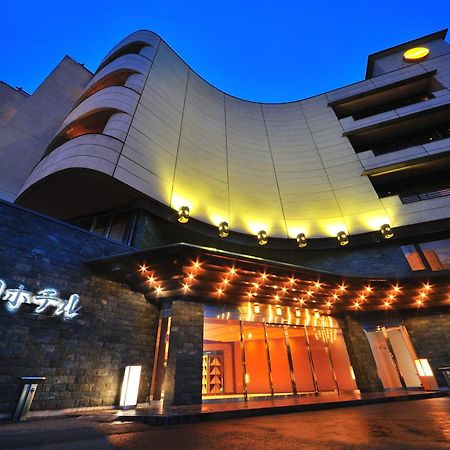 Senkeien Tsukioka Hotel Kaminoyama Exterior foto